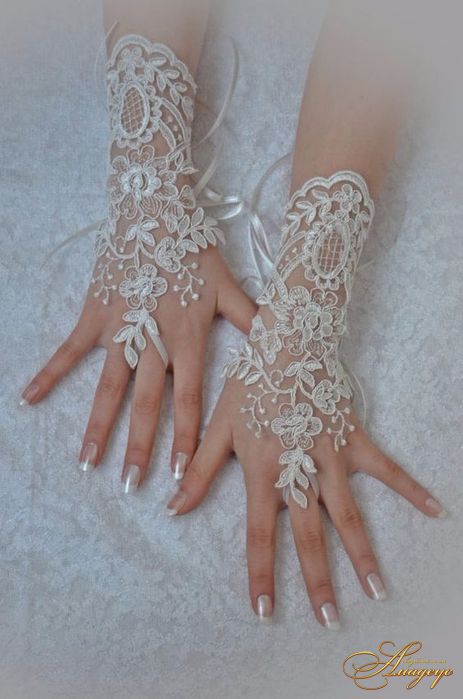 Свадебные перчатки-митенки